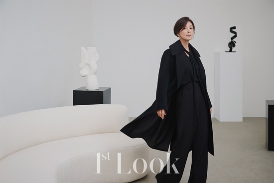 Kim Hee-ae Forward not ashamed filmography stacked and The usual KBS Drama Special property in an excellent fashion sense and women of the wannabe style icon with Kim Hee-ae in this episode, in black jacket and dress, stylish free of a tailored coat, a comfortable and classic style of check cardigan and down jacket, sneakers and various items to fully digest, had not only taken the concept, depending on the pose suggestions, such as professional side showed. Everyone is hoping that the ideal model close to her all the pictorial cut to brilliantly digest and after, in an interview, the couplea world of ends and their own small day sailor and status along with future lead to activities about expectations exposed. Favorite things, while happiness and satisfaction are of course popular success until I can the fact that the amazing luck to be likeand more now it was like with me given all the roles, all work easily and is not ashamed filmography to continue building her like thatand left.Meanwhile Kim Hee-ae of the charisma and Elegance of glamour, filled photoshoot coming 8 20 issued by First Impressions 202 through the city.