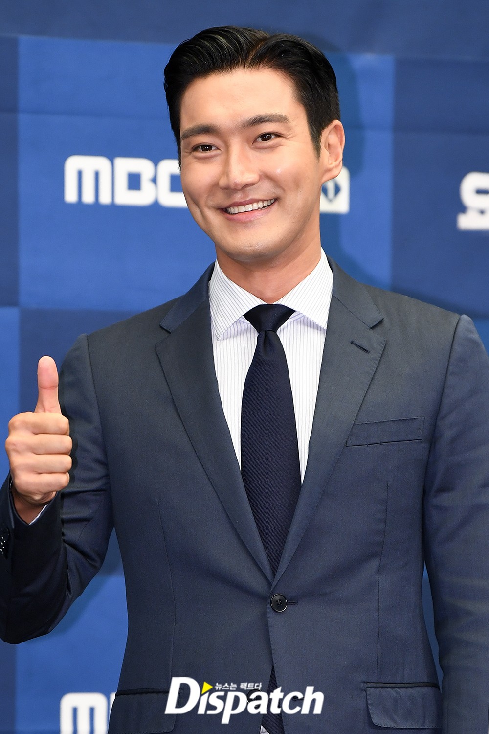 MBC Everlon Entertainment yacht Expedition production presentation was held at the Seoul Hotel in Sangam-dong, Seoul, on the afternoon of the 12th.Choi Siwon completed the dandy fashion in a suit on the day, with a gentle smile and photo time with reporters.Meanwhile, yacht expedition is a documentary entertainment program that shows the process of four men who dreamed of adventure challenging the Pacific voyage on yacht.The first broadcast on the 17th.youngest crew membera cheerful smilevisuals received by SeaMeet me on TV.