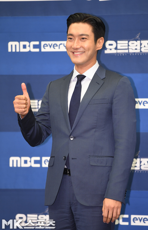 On the morning of the 12th, MBC Everlon entertainment program Yacht Expedition production presentation was held at Stanford Hotel in Sangam-dong, Seoul.Jingu, Choi Siwon, Jang Jang Ha, Song Ho Jun and Kim Seung Jin attended the production presentation.Choi Siwon has photo time.