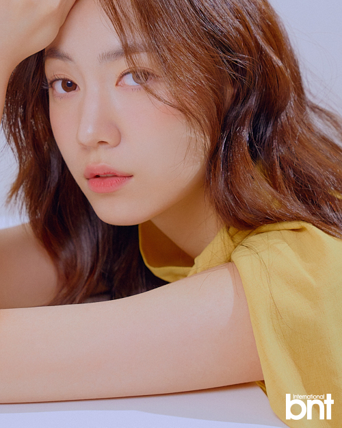 A picture of Ryu Hwa-young has been released.Actor Ryu Hwa-young, who presents various activities from comical Acting to girl crush role, recently performed bnt and pictorial.In an interview conducted after the filming, Ryu Hwa-young said, I am spending a lot of time on my own development by opening paintings and exhibitions.He said that his twin sister Ryu Hyo-young is also working as an actor and walking the same way, I want to hear advice, but I am not a sister.I am like Friend, but I have my own time and I am studying for Acting. The advantages of idol activity were vivid presence and glamorous charm, said Ryu Hwa-young, and Actor has no such thing, but it feels touching.Idol experience helps us do Actor activities, and we envy our fellow Actors because we dont have the fear of cameras, he added.She chose JTBCs Youth Age as her most memorable role, and she said, It is the most similar role to me.Im a horror, he said, when asked about the genre he wanted to challenge. He said he wanted to do movies like Door Rock and Hide and Seek.Its a fate for women, and they eat what they want to eat a day, said Ryu Hwa-young, a dieter.Im going to be good for Father, she said when she asked her how to use her skin, which was clean and untidy.Ryu Hwa-young also revealed his daily routine: I stay home, I watch movies or I spend time at home with friends.She was named as a close colleague, and asked, I am a friend for 10 years with Sungjong. It is a friend who is always with me when I am tired or happy.Lee Yoo-ri is a role model in my life, and I am a hard person. When I see my sisters marriage, I feel like I want to get married soon.Its a couple of caring couples who admit it.I want to get married and appear on TV Chosuns Taste of Wife, said Ryu Hwa-young, and it seems like a good program that keeps the couple more tight.I like a man like Father, he said of his ideal, and I like people who point out their mistakes and hold them with love.When asked if slump had ever come, he said, If you go through bad events, you will continue to slum, but when you do not do anything wrong, you will see slums when you are in the top spot in real-time search.emigration site