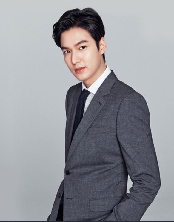 Law Firm RIU Hotels is conducting monitoring of top star Lee Min-hos Flaming.Recently, law firm RIU Hotels announced on its homepage that it is monitoring the illegal posts (malicious writing, hereinafter Flaming) such as indiscriminate personal attacks, sexual harassment, dissemination of false facts, and malicious rumors against MYM Entertainments Actor Lee Min-ho.We are doing basic work of Flamings dent, deletion recommendation and request for parties confirmed on the Internet, such as dish inside, cafe, blog, etc., building Flaminger data and criminal complaint. We also collect illegal cases among the reports received by the mail provided to MYM, and we are building a Flaminger list.The agency said, We have confirmed malicious posts and comments through our own monitoring and fan reports, and have continued to grasp the level of the Flamingers, which has been judged to be beyond the level of the Flamingers and repetitive postings.Based on the evidence collected, the Seoul Central District Prosecutors Office filed a complaint on May 22 for defamation under Article 70 of the Act on Promotion of Information and Communication Network Utilization and Information Protection, and for insult under Article 311 of the Criminal Code. He said.We will strictly respond to the right price without any future settlement or agreement, he said. The artist, as well as the fans who have watched it for years, have great mental stress and psychological injuries.In addition, as the honor and image of The Artist is being hurt by slander and deprecating by false facts, I plan to continue active legal action in the future, so I would like to ask for your continued interest and tips. 