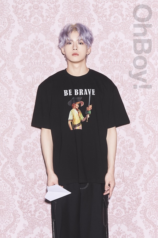 Jung Soo-bin of group Victon (VICTON) shot Fan heart with a pictorial featuring colorful charm.PlayM Entertainment, a subsidiary company, released a part of the 105th pictorial with Victon Jung Soo-bins fashion culture magazine OhBoy! on the 12th.Jung Soo-bin showed off the aspect of Picture Artisan with various charms.Jung Soo-bin has a unique mood and a hip sensibility, perfecting styling such as purple hair, pink suits, blue jackets and sneakers.He also showed off his charisma by staring at the camera with a bright smile and a black face with a loose T-shirt and striped pants.Jung Soo-bins picture with the adoption campaign of organic dogs can be found through Oboe No. 105, which is scheduled to be released at the end of August.Photo: Oboe