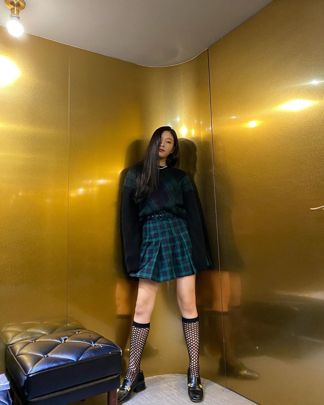 Group Red Velvet Joy shared a routineJoy posted several photos on her Instagram account on Wednesday, along with a smiling emoticon.In the open photo, Joy is making a cute smile with long straight hair. Joy, wearing a dark knit and check skirt, boasted a pure yet elegant charm and caught his attention.In another photo, Joy has long hair hanging down to her shoulders and is looking at the camera with dreamy eyes.Joys small face size and superior glamorousness completed the Model-like ratio and impressed.Joy recently appeared on the TVN entertainment program The Tasty Tour.Photo = Joy Instagram