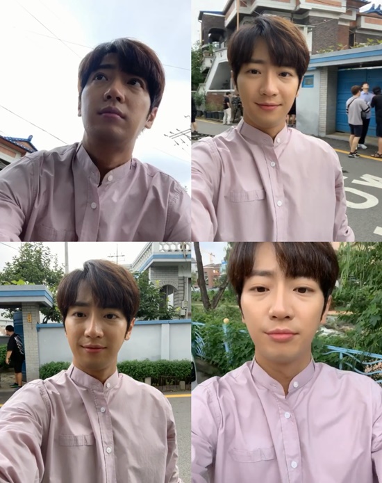 Actor Lee Sang-yeob told the latest episode of filming Drama.On the 13th, Lee Sang-yeob posted a video on his Instagram with the words # Hi, its been a long time # In front of Na-hees house Once she came in..The photo shows Lee Sang-yeob waiting for a picture of Drama. Even if you take a rough picture, your handsome face is impressive.The netizens responded with affection, saying, Today, the face is shining and Go on shooting!Lee Sang-yeob is appearing on KBS 2TV weekend drama Ive been to once which is currently on air.Photo: Lee Sang-yeob Instagram