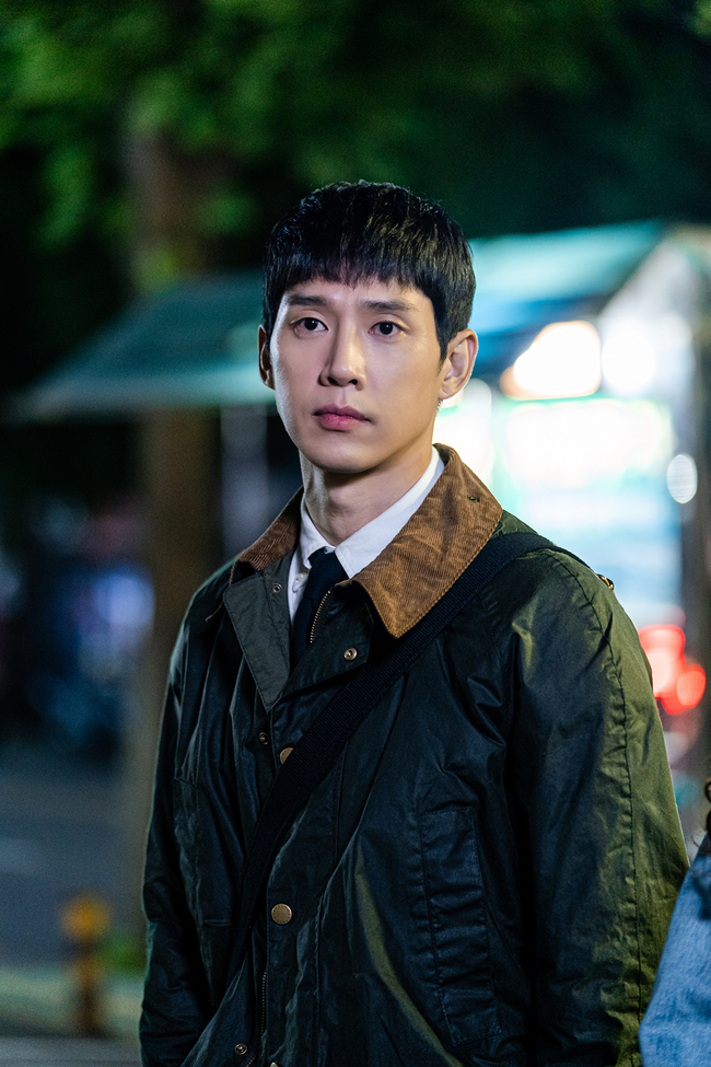 Park Sung-hoon threw Chu Shi Biao in a womans heart with a limit over-hot.Actor Park Sung-hoon is showing various charms by directing Seogongmyeong look with a sense of use as an item that is highly utilized in Chu Shi Biao (playplayplayed by Moon Hyun-kyung/director Hwang Seung-ki, Choi Yeon-soo/hereinafter, Chu Shi Biao) without getting a job to KBS 2TV drama which is currently airing.Park Sung-hoon, who is persuasively portraying the face of the growing character in Chu Shi Biao as Seo Gong-myeong.The fact that Seogongmyeong, a principled and voluntary loner, gradually harmonizes with people and changes comfortably and naturally is causing a heated response by tapping the hearts of viewers.Among them, Park Sung-hoons so-called Seo-resonance Fashion is said to double the charm of Character by falling into a situation.In particular, Park Sung-hoon, who is faithful to the duty of Seogongmyeong, a 5th grade clerk of the ward office, with the concept of workware, which refers to fashion with office clothes and work clothes added, gives points to materials and colors and gathers attention by organizing public servant look wittyly.bak-beauty