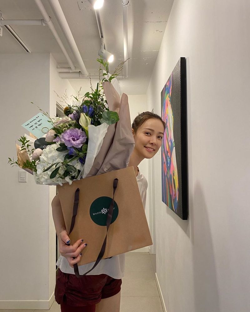 Son Tae-young, who celebrated his birthday, unveiled the Surprise home party.Son Tae-young posted a photo of himself holding a bouquet of flowers on his Instagram on August 14, saying: Home party. Im ashamed, but thank you for the birthday and the gift.Surprise, he added.It is beautiful to hold a bouquet of flowers received from acquaintances. The photo of smiling brightly in front of the cake with candles also catches the eye.pear hyo-ju