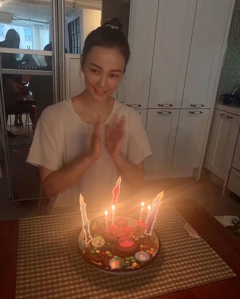 Son Tae-young, who celebrated his birthday, unveiled the Surprise home party.Son Tae-young posted a photo of himself holding a bouquet of flowers on his Instagram on August 14, saying: Home party. Im ashamed, but thank you for the birthday and the gift.Surprise, he added.It is beautiful to hold a bouquet of flowers received from acquaintances. The photo of smiling brightly in front of the cake with candles also catches the eye.pear hyo-ju