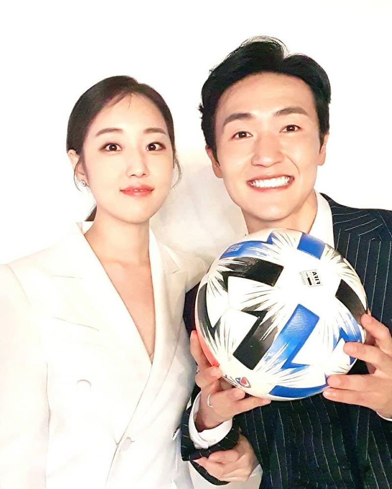 Park Bok-mi has released photos of happiness as Park Bok-mi and Park Yo-han are getting married.KBS 29th Gag Woman Park Bok-mi released several wedding behind-the-scenes photos with her prospective groom and soccer player Park Yo-han on August 14th with an article entitled Thank you very much in her instagram.Park Bok-mi and Park Yo-han will be married at the Eliena Hotel in Gangnam-gu, Seoul on December 6th, when the two decided to marry more than a year after meeting.Park Bok-mi said of Park Yo-han: The conversation works well, and the gag code fits well.I am a person who allows me to grow in a good direction, he said. I decided to marry because I had a belief that I could overcome it even if I had a hard time with this person.Park Bok-mi made his debut as a comedian on KBS 29 in 2014 and turned actor in 2017.He has built filmography such as Dobong Soon, Mr. Sunshine, Flower Party: Chosun Hall of Fame.pear hyo-ju
