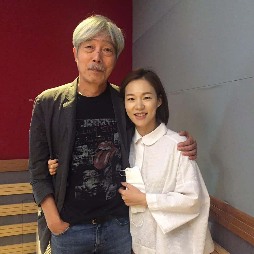 Actor Yeri Han has released a recent episode with singer Bae Chul-soo.On the 14th, Yeri Han wrote on his Instagram: Radio booth is so good... be healthy.Withdrawal The Man from Nowhere and posted a picture.The photo released shows Bae Chul-soo and Yeri Han posing in a friendly manner; a smile at the corners of their mouths stands out.The netizens responded, Come back to Radio booth and I want Radio to do it again.Yeri Han has been conducting MBC FM4U Radio FM Movie Music Yeri Han until last year.Photo: Yeri Han Instagram