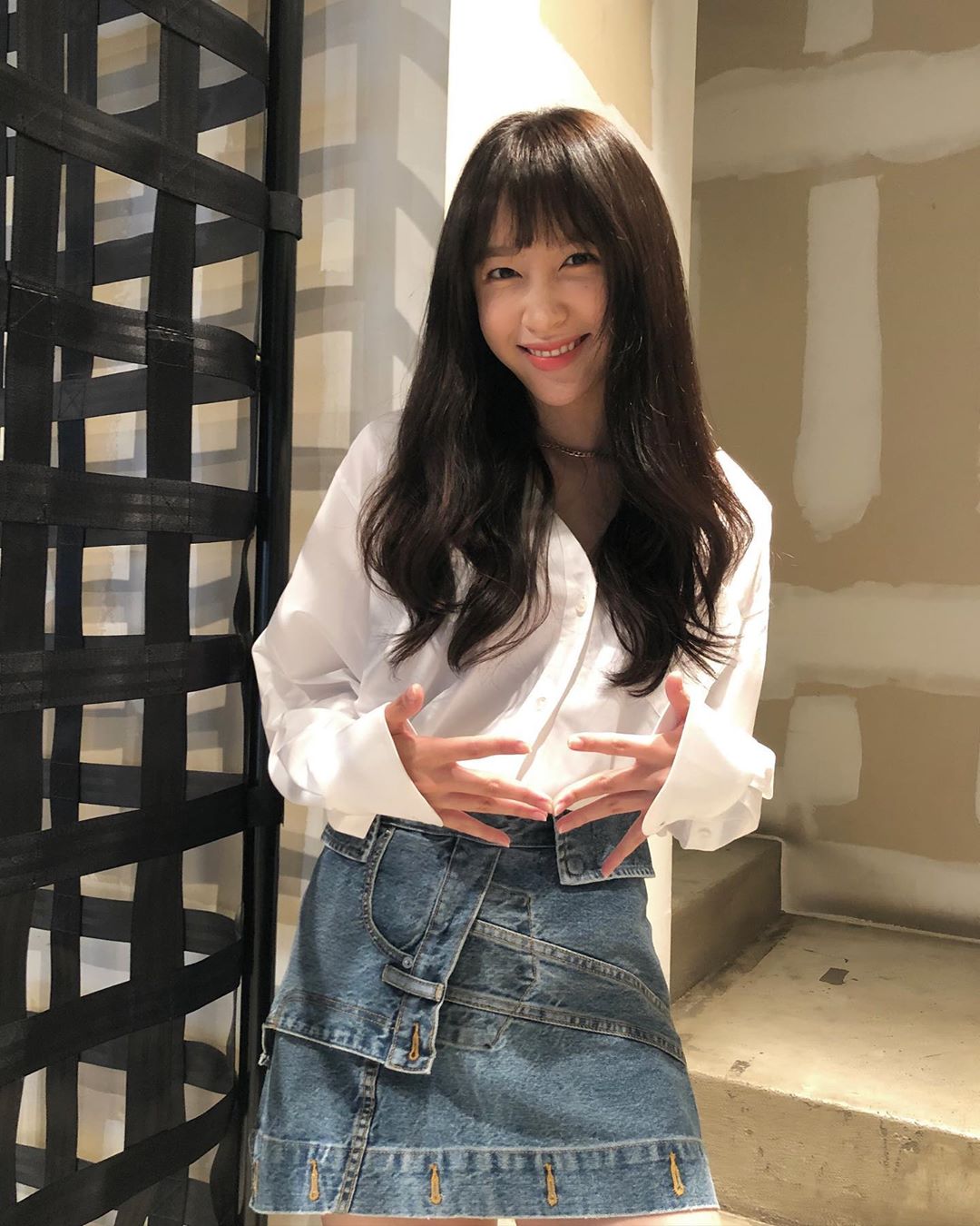 Singer and actor Hani (Ahn Hee-yeon) has reported on his recent situation.On the 14th, Hani posted a picture on his instagram  with the words .The photo shows Hani in a blue skirt and a white shirt. The face is impressive with a bright smile.The netizens responded with affection, saying, I am really pretty and I love you.Hani will appear on MBC Cinematic Drama SF8 - White Crow which will be aired in September.Photo: Hani Instagram  