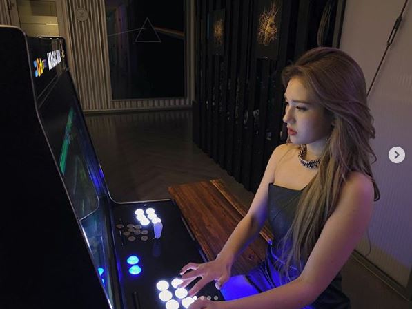 Singer Jeon So-mi reveals everyday lifeJeon So-mi posted four photos on her Instagram page on Friday.In the open photo, Jeon So-mi is sitting in front of an entertainment machine in a stage costume and is engaged in the game.Meanwhile, Jeon So-mi released a new song What You Waiting For on the 22nd of last month.Photo: Jeon So-mi SNS