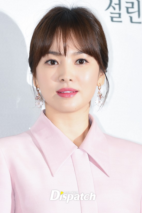 Actor Song Hye-kyo made a meaningful sponsorship for the 75th anniversary of the Korean Liberation Army.SEO Kyoung-Duk Sungshin Womens University professor said on his SNS on the 15th that I donated a large signboard to the village of Japan Utoro with Song Hye-kyo for the 75th anniversary of the Korean Liberation Army.Utoro village was a place where Koreans were forced to build military airfields during the Japanese colonial rule.It is now known that about 150 Korean residents live in Japan.The signboard was also produced in Korean, Japanese and English, two meters across and 1.5 meters long, with the phrases and designs that the villagers of Utoro wanted.We have set up the entrance to the village because visitors have difficulty getting down to the subway station and visiting the Utoro town hall, Eruhwa, he said.The two have been steadily leading the way in promoting Korean history: for the past nine years, they have consistently provided Korean guides, Korean signboards, and relief works by independence activists at the sites of the Independence Movement around the world every national anniversary.The situation in the historical sites of Korea that remain overseas is not very good because of the Corona 19 incident this year, Professor Seo said. The more we need to pay more attention to this, he said.Finally, I also predicted the ongoing project. The collaboration of Planning SEO Kyoung-Duk - Sponsored Song Hye-kyo will continue, he said.Im always grateful, he added.