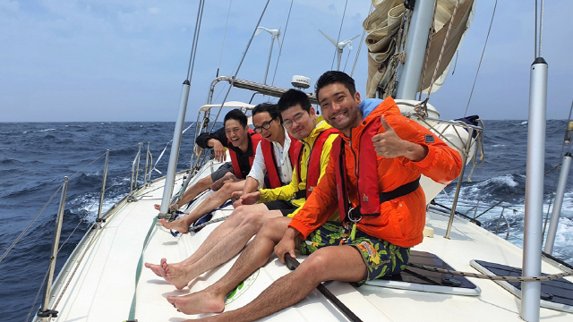 Yacht Expedition The real adventure of your man beginsMBC Everlons yacht expedition will be broadcast for the first time.Yacht Expedition is a documentary entertainment program that shows the process of challenging the Pacific Ocean voyage by four men who dreamed of adventure.Captain Kim Seung-jin, Jin Goo, Choi Siwon, Jang Jang Ha and Song Ho-joon, who succeeded in traveling around the world alone with the first weapons port in Korea, sail to Pacific Ocean.The real challenge that has never been seen in any entertainment is unfolding: the vast Pacific Ocean sea and the yacht expedition crew that entered the nature.But this is the sea that can not be controlled by human power.The challenge process of the yacht expedition crews, which refuse to produce or direct the situation, will lead to the immersion of viewers.Four different men of different charms, led by Captain Kim Seung-jin, became crews of yacht expedition.Choi Siwon, who showed his self-management end-of-life in a difficult environment, and Jang Jang-ha, a musician who showed infinite inquiry, and Song Ho-joon, a 4-dimensional icon of challenge, will make the fresh combination and chemistry of four men with the keywords adventure and challenge impossible to keep an eye on.When you think of yacht, you will think of romantic, but yacht expedition unfolds the survival period as it is.When it rains, it becomes a shower time, and a real yacht life is unfolded where you have to sleep in the yacht and check the sails and wind from time to time.In the pre-released teaser video, the crews who endured the strong waves and the wind all over their bodies predicted a terrible and turbulent adventure.Their life voyage, which contains more movie-like stories than movies, will give viewers a great resonance.The overwhelming power of Pacific Ocean Mother Nature to crews familiar with urban life and viewers is likely to be another Watch Point.Its just unpredictable.In the middle of Pacific Ocean, attention is focused on the voyage of the yacht expedition, which will show the nature of the crew, what the sea will look like.The real adventure of your man begins: the adventure of the day that has never been seen in any entertainment, and the survival MBC Everlon yacht expedition will be broadcast at 8:30 on the 17th.