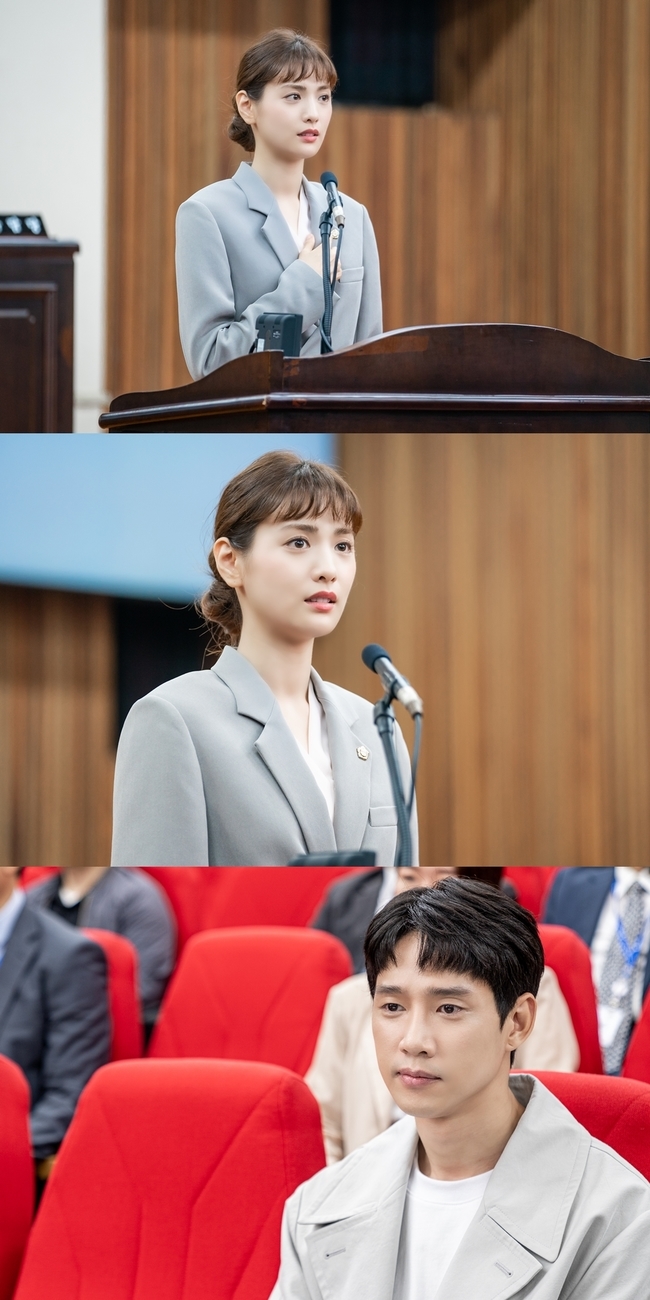 Can Nana keep the Members of the Place?KBS 2TV Tree Drama Chu Shi Biao (playplayed by Moon Hyun-kyung/directed by Hwang Seung-ki) released the appearance of the former Sarah (Nana Boone) in front of the district councils speech desk on August 19.It is a pleasant and youthful old Sarah, but on this day, I am curious because I am making a serious, meaningful expression and a spleen look.The results of the recall vote may lead to the former presidents resignation from the Members of Congress.According to the production team of the Chu Shi Biao, Sarah is also said to be turning the council of the Mawon-gu district into a very bully.emigration site