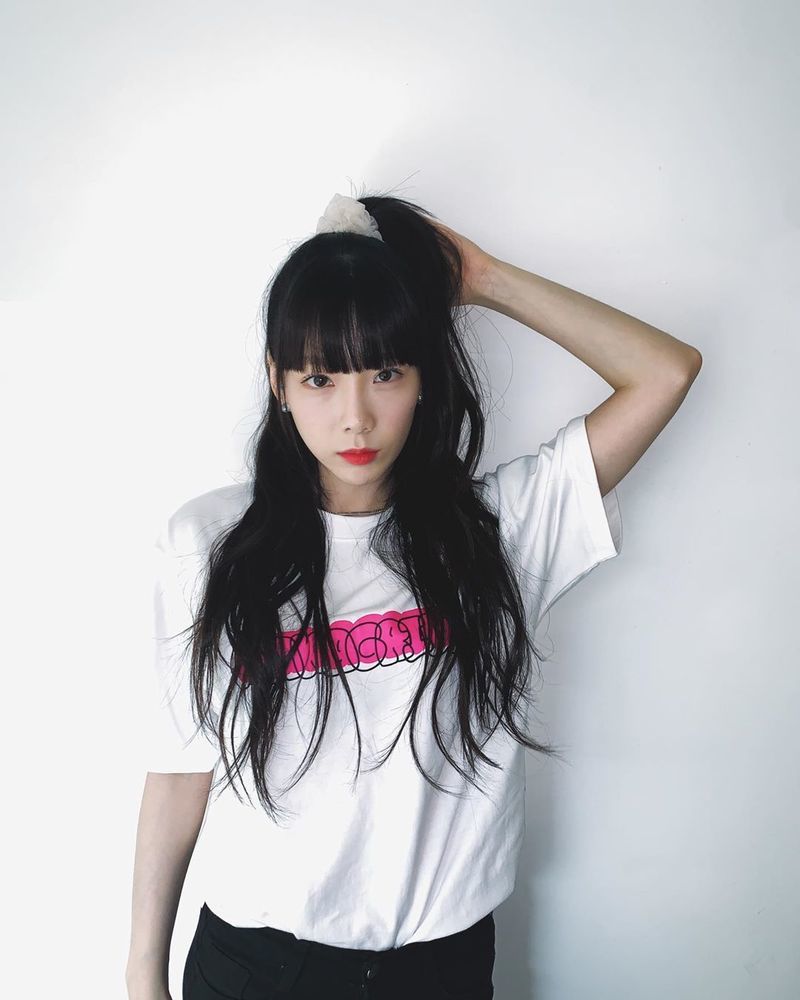 Group Girls Generation member Taeyeon showed off her real-life Snow White beauty.Taeyeon uploaded five photos to her Instagram on August 19.In the photo, Taeyeon poses in half-bundled; he also sported a beautiful visual with white skin, which has black hair and bangs as well as a perfect match.han jung-won