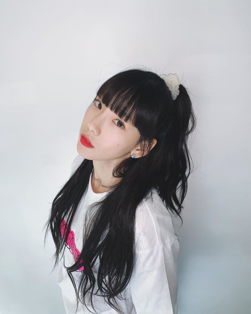 Group Girls Generation member Taeyeon showed off her real-life Snow White beauty.Taeyeon uploaded five photos to her Instagram on August 19.In the photo, Taeyeon poses in half-bundled; he also sported a beautiful visual with white skin, which has black hair and bangs as well as a perfect match.han jung-won