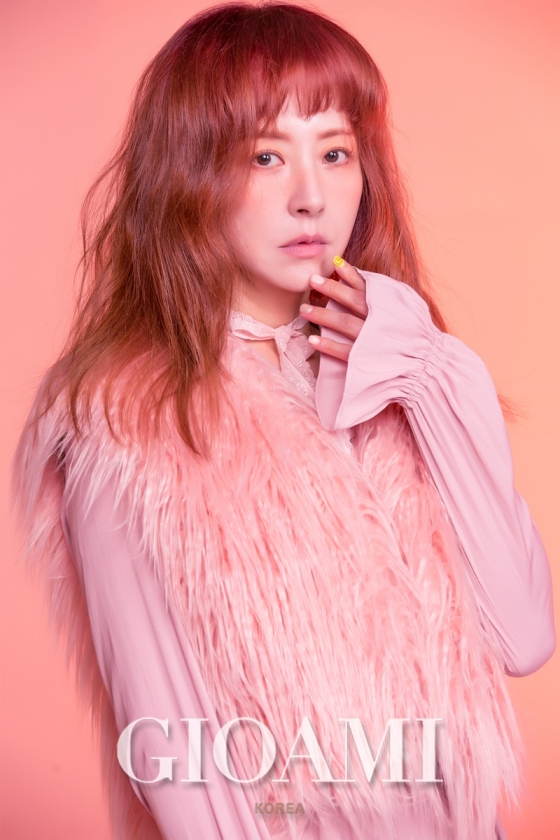 Seo Jeong-Hee has released a picture of the charm of the Fairy pitta.Seo Jeong-Hee has revived his own emotions and feelings in the digital magazine Geoami Korea (GIOAMI KOREA) pictorial released on the 19th.Seo Jeong-Hee emanated his own aura, free and elegant.Seo Jeong-Hee said in a pictorial interview, Fashion passes, but style remains forever. It is not elegant to wear a new dress.I hope the inner light, the clearness, is seen (through the pictorials), he said.He also said, I thought I was free to live, but I lived a life without freedom, because I thought I was free to live, about the hairstyle dyed in red tones and the free fashion style that can not be measured.I am living in a truly free world. No one asks me not to. I choose and decide. Dye your hair, do anything.This is exciting and exciting, he said.I could not miss the story of the essay I am good to live alone which recently became a bestseller.Born in 1962, he was 59 years old at our Age. He also expressed his desire to love and love again like his twenties. Seo Jeong-Hee said, I thought I wanted to suffer from a fever of love.I am surprised by myself. I am not discourAged. Every wrong attempt is another step Jun Jin.I think, as Thomas Edison says, The wrong marriAge is a step toward another love advance.