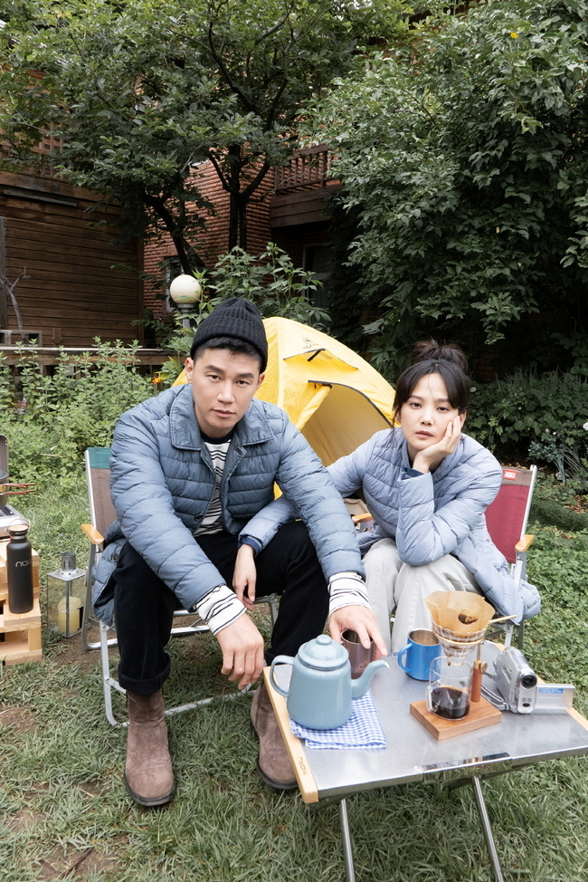 Kim Moo Yeol, a picture of the Yoon Seung-ah couple was released.Sustainable Lifewear Naucalpan (nau) selected fashionista actors Yoon Seung-ah and Kim Moo Yeol as Brand Muse for the 20FW season, and released the first picture with them on August 20.This campaign delicately expresses the relaxed and calm daily life of the Yoon Seung-ah and Kim Moo Yeol couples with Naucalpans Brand slogan, the Naucalpan message.The two showed a happy appearance with morning stretching, making meals, home gardening, home clinic, and dog tin.Yoon Seung-ah, Kim Moo Yeol and his wife are the most fashionable couple in their own way in their natural daily lives, said Brand. The meeting with the two will bring explosive synergy to Brand in the future.emigration site