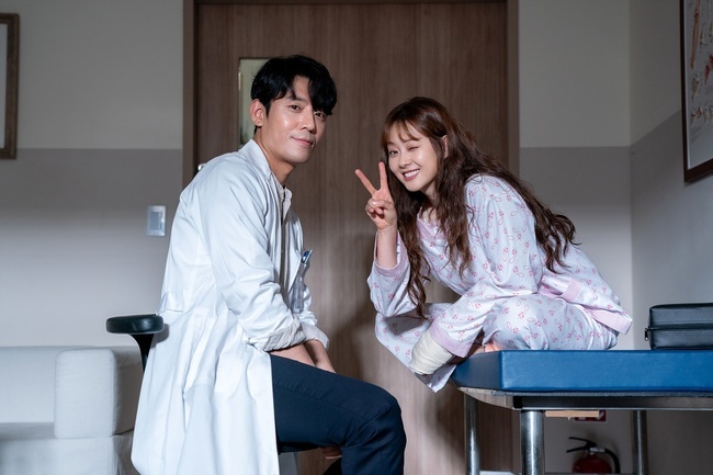 The filming scene Do Do Sol Sol La La Sol was released.KBS 2TVs new tree drama Do Do Sol Sol La La Soldirector Kim Min-kyung, playwright Oh Ji-young, production monster union), which will be broadcast on August 26, unveiled a behind-the-scenes cut with a pleasant smile and romance chemistry.Do Do Sol Sol La Sol draws a glittering romantic comedy by Energistic The Pianist Gurra (orphanagera) and Alba Power Manleb Sun Woojun (Lee Jae-wook).The story of those who gathered in La La Land, a small rural village piano school with their wounds and secrets, will give a pleasant smile with sweet excitement.The collaboration between director Kim Min-kyung, who co-directed The Best Divorce, and writer Oh Ji-young, who wrote Terius Behind Me and Louis the Shopping King, makes us expect the birth of a delicate yet sensual romantic comedy.The shooting scene, which was released six days before the first broadcast, shows the energy and cheerful atmosphere of the lively actors with only the photographs.Above all, the exclusive chemistry of orphanagera, which plays a role as an atmosphere maker, attracts attention.Lee Jae-wook emits a lovely Jangku beauty, and Kim Ju-Hun gives a smile to the healing chemistry.The authentication shot with Ye Ji-won, which will add laughter to the low-world tension, is also interesting.In the ensuing photo, the fresh smile of orphanagera, who turned into a high school student, gives a glimpse of the positive charm of Gurara, which he will act.Above all, a playful tear visual that shakes its head toward the camera steals its gaze.Lee Jae-wooks chic V pose, which seems to be indifferent but perfectly melted into the delicate Sun Woo Jun, causes simkung, and Kim Ju-Huns warm eye contact adds to expectations for Cha Eun-seok characters.Kim Ju-Hun and Ye Ji-won join the exciting Rocco of Orphanagera and Lee Jae-wook, who gathered topics with interesting encounters, to complete a more colorful story.He took on the infinite positive The Pianist Gurara who landed in a rural village in the face of the life of orphanage.Lee Jae-wook looks rough, but is divided into delicate and warm anti-war Sun Woo Jun.Kim Ju-Hun and Ye Ji-won play the role of Cha Eun-seok, the Kidaria jersey of Gurara, and Jin Sook-kyung, the president of Jinhair, a piano institute, and the neighboring Jinhair, respectively, to tap the hearts of viewers by adding pleasant laughter and warm emotions to the dynamic youth who start a laughing revival.Park Su-in