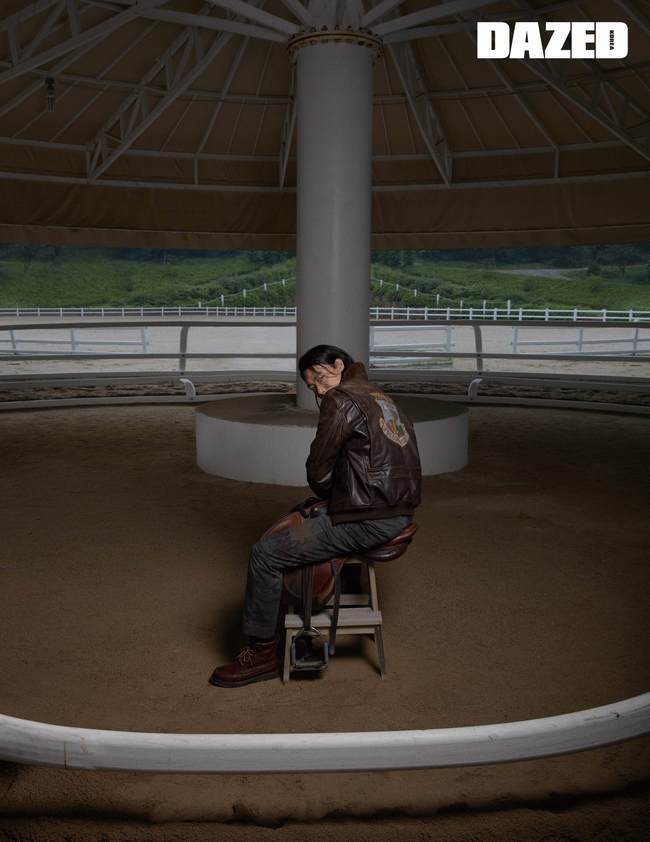 A pictorial by Actor Ryu Jun-yeol has been released.Ryu Jun-yeol recently filmed the cover story of the September issue with fashion culture magazine Dazed, revealing an irreplaceable charm.Although he did not say much about Choi Dong-hoons new film, Gaze, which is being filmed recently, it was enough to inflate the expectations of those waiting for him.The film itself is rather strange, unique, and funny. I believe the audience will be pleased.Its going to be a fun, comfortable movie. Theres no genre distinction these days. Its a mix of action, comic, thriller, and melodrama.It is an interesting movie that can not be limited to a genre. You cant take pictures and travel away when you talk about Ryu Jun-yeol.Its not a time to be free to go far, but I could hear Actor Ryu Jun-yeols thoughts on keywords like leaving and recording, beauty and growth.Travel is the time to ask myself what beauty is. But this beauty is multi-layered.I think it is close to the story of the time I have in life, the people I meet, and the stories I can tell, all of this, and the person who is me.Beauty is like cheating, which makes it a little easier to add perfection to the story of a person called me.People and moments facing through Travel are a rich source of beauty. On the other hand, the # In-Courage Challenge, in which he sponsored Greenpeace, has recently moved a giant organization called Lotte.Among the large-scale mart brands, Lotte Mart participated in the plastic reduction campaign, which is the first in Asia to eliminate unnecessary packaging materials. It was a great pleasure to join us after the campaign.We were all over the place, too, and when an influential organization like a big company declares, the consumer will definitely join in, and if you can join another big mart, it would be great.I dont think the campaign Im participating in is an environmental movement.You know, I just think that we are unconsciously thinking about the things we have been doing in inertia, and that it will be a great help. Park Su-in