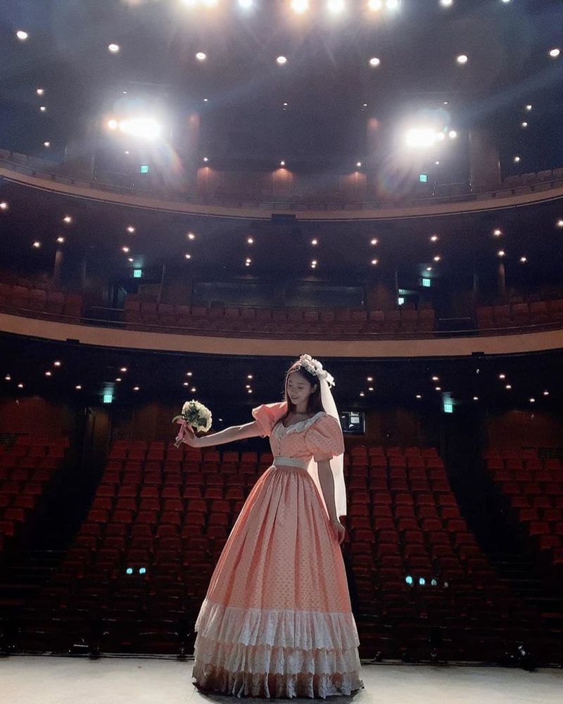 Group Tiara member Ham Eun Jung showed off his elegance dress figure.Ham Eun Jung posted a picture on his instagram on August 20 with the phrase Goodbye Codette.In the photo, Ham Eun Jung poses in a dress on stage; he boasts superior beauty from a distance.han jung-won