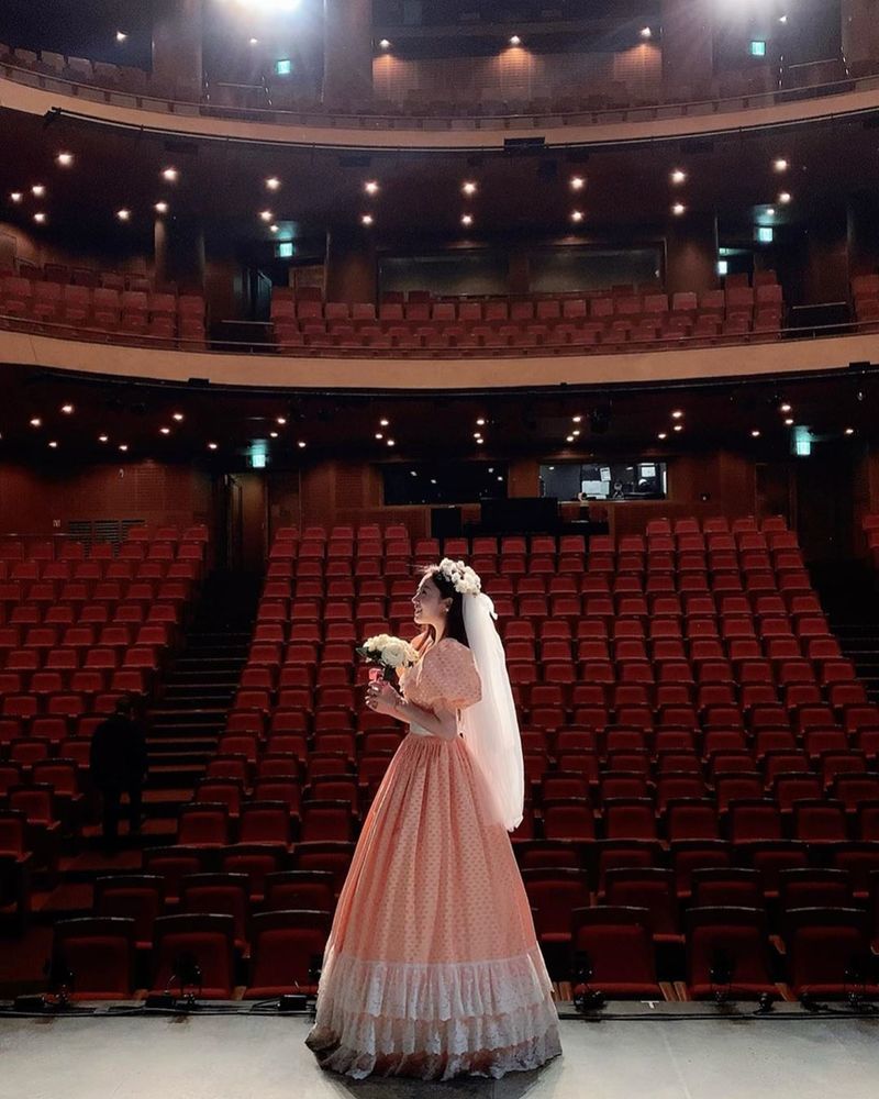 Group Tiara member Ham Eun Jung showed off his elegance dress figure.Ham Eun Jung posted a picture on his instagram on August 20 with the phrase Goodbye Codette.In the photo, Ham Eun Jung poses in a dress on stage; he boasts superior beauty from a distance.han jung-won