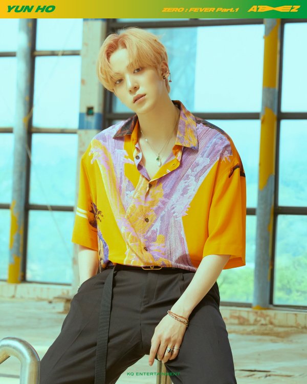 The concept photo of Thunx by group Atez (ATEEZ) Jeong Yun-ho and Kang Yeo-sang has been released.Atezs agency KQ Entertainment today released the concept photo of members Jeong Yun-ho and Kang Yeo-sang in the Atez official SNS account sequentially.In the photo, Jeong Yun-ho tried to transform into a bold fashion by wearing a dark Orange light shirt, layering a butterfly ring, rose-hanging earrings, and a drop-shaped necklace.It attracted attention with intense styling and more mature eyes.Kang Yeo-sang then wore a man-to-man with a point from Taidai Washing and gave a gentle look through the blond hair.Especially, the color lenses with gold and gray light are digested and the dreamy atmosphere is completed.Atez will be giving fans another impression of the comeback show with Mnet Atez Comeback Concert: Back to Xero (ATEEZ COMEBACK CONCERT: BACK TO ZERO) at 9 pm this afternoon.