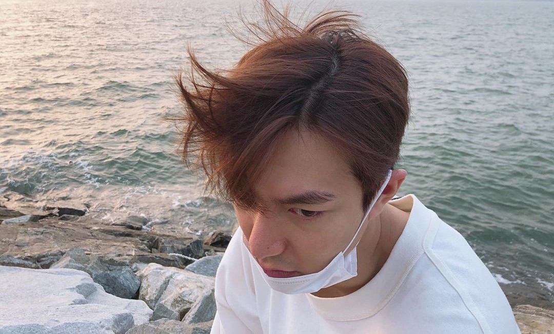 Actor Lee Min-ho has recently reported on the situation.On Tuesday, Lee Min-ho released several photos of himself on his Instagram from the beach.Lee Min-ho in the photo was pressed by Hat and released a free hairstyle that was blown by the wind, but his nose and beard marks were emitted by the charm of the man.Lee Min-ho also completed a handsome gown fashion that matched a white top with jeans.Lee Min-ho, who emanated a cluttering charm with a backward cap Hat, is smiling with his face covered, but he could not hide his sculptural beauty.Finally, Lee Min-ho walked back against the backdrop of a sea reddish with sunset.The superior glamorous land and the shoulders as wide as the Pacific Ocean were well suited to the emotional landscape and perfect as a picture.Meanwhile, Lee Min-ho appeared in the SBS drama The King: The Monarch of Eternity, which ended in June.