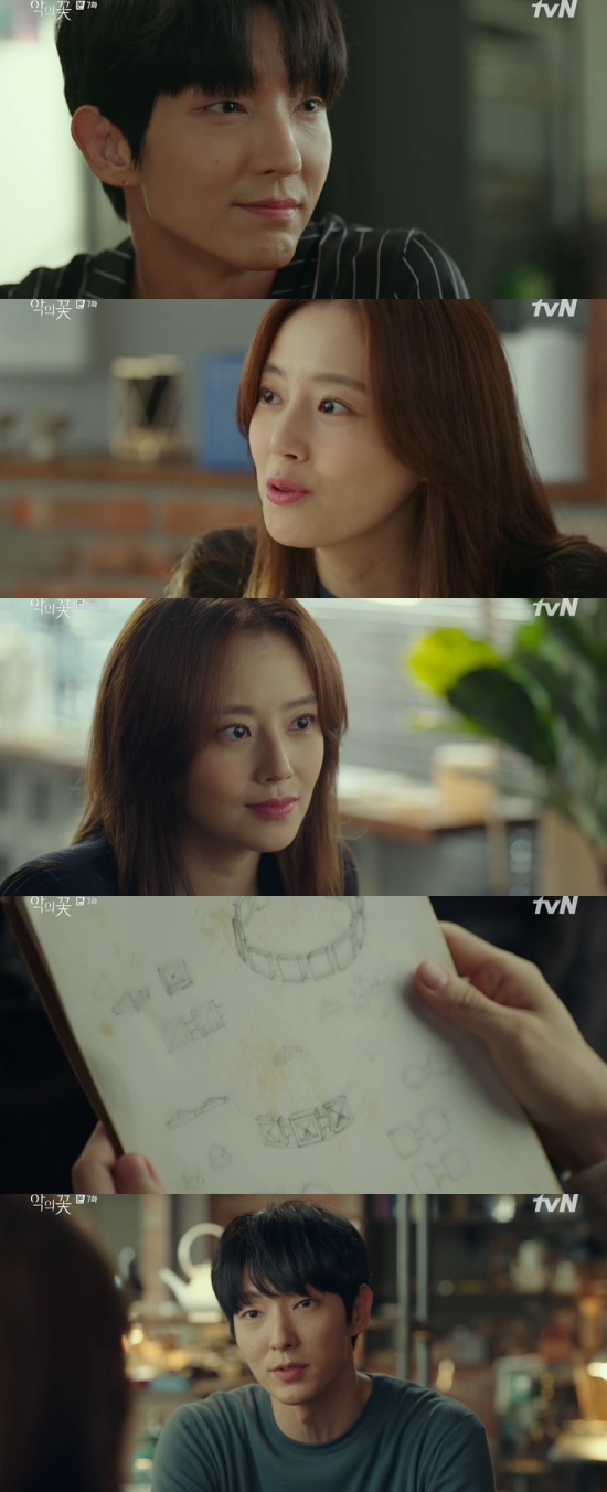 Flower of Evil Moon Chae-won provoked Lee Joon-gi after learning of her identityIn the 7th episode of tvNs Flower of Evil broadcast on the 19th, Cha JiWon (Moon Chae-won) was portrayed as suspicious of Baek Hee-seong (Lee Joon-gi).On this day, Cha JiWon knew that Baek Hee-seong and Do Hyun-soo were the same person.Baek Hee-seong looked at the sleeping Baek Hee-seong and said, Why did you have to live like that? I couldnt help it. Please, just give me one more.I think its why Im going to forgive you.At this time, Baek Hee-seong opened his eyes, and Cha JiWon treated him affectionately, saying, How do you sleep?Baek Hee-seong said: Ive been sleeping ever since I came home.I suddenly felt relaxed, Cha JiWon said, There was a lot of work. In particular, Cha JiWon presented a watch, and lied, I didnt find my own watch, its not better than my original self, but I want you to like it, dont lose it.Cha JiWon had picked up the watch of Baek Hee-seong at the scene of the incident.Baek Hee-seong expressed his gratitude, saying, Now there is one change.Cha JiWon then deliberately showed the items in Do Hyun-soos bag, which he received from his wife Nam Soon-gil, to Baek Hee-seong, who said, I can do it like you.I can deceive you without a blink of an eye. Cha JiWon said, I need Mr. Hee-sungs help. I think Do Hyun-soos continuing his metalwork. He said hed work later.If Mr. Hee Sung asks the association for help, can not he pick up craftsmen similar to the drawing? Baek Hee-seong said: Its impossible - you dont see the real thing in person and you cant tell what style it is with these graffiti-like paintings.I do not know whether it is an anti-aircraft or a craftsman, and I can not know habits or habits. But Cha JiWon asked Baek Hee-seong to go with him to the workshop of the Choi Byung-mo.Cha JiWon looked around the workshop of the dominseok and deliberately spoke in irritating words, and Baek Hee-seong showed symptoms of difficulty breathing.Cha JiWon took Baek Hee-seong to his car and was distressed, saying: I pushed him too hard, hes fooled me for 14 years, never weaken my mind.Dont do that, Do Hyun-soo. No. You said it might be a serial killer. Its dangerous, said Baek Hee-seong, who said, So Im trying to catch it.Because a dangerous man lives freely, he nailed.In addition to that, Do Hae-soo said, It is not the voice suspension, it is not the Accomplice voice suspension. Kim Moo-jin said, Do you still want to protect him?Would he thank you for this? Your brother does not think about you as much as he can, eats well and lives well. Dohasu said, I cant say that. I killed him. Im the real killer. Is this a scoop? I know youre hurt. You loved my family.Please, please, do not bother us. Youre a bad guy. Also, Baek Hee-seong went to Kim Moo-jins house late at night and said, Please find my sister. I need to meet her.I have to catch him, he declared, saying he would catch Accomplice of the Dominion.At the same time, Cha JiWon monitored the Baek Hee-seong through the GPS mounted on the clock, raising the tension of the drama.Photo = TVN broadcast screen