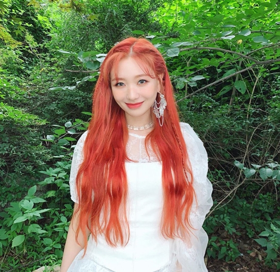 On Tuesday, Lovelyz Ryu Su-jeong personal Instagram posted a number of photos.Inside the picture is a picture of Ryu Su-jeong wearing a new album concept costume.His extraordinary visuals caught the attention of the official fan club Lovelynus.On the other hand, the agency Ullim Entertainment released its title song Obliviate with a new concept photo of UNFORGETTABLE, Lovelyz Mini 7th album released on September 1 through the official SNS channel on the 20th.Lovelyz, who showed off her charisma in a black suit, has attracted the charm of reversal with a pure white costume in the newly released concept photo.Lovelyz in the frame sits on a chair and leans against each other and makes eye contact with the camera.Especially, Lovelyzs new mini album title title song Obliviate was revealed and the fans got a hot response.This was not the only content Lovelyz had prepared.Through the personal concept photo that was released in succession, Lovelyz has brought up the imagination of UNFORGETTABLE with a more mature visual and elegant yet sophisticated atmosphere.Lovelyz will release the mini 7th album UNFORGETTABLE on September 1st and will be full of music with the color of Lovelyz.