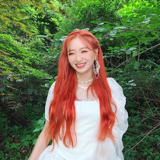 On Tuesday, Lovelyz Ryu Su-jeong personal Instagram posted a number of photos.Inside the picture is a picture of Ryu Su-jeong wearing a new album concept costume.His extraordinary visuals caught the attention of the official fan club Lovelynus.On the other hand, the agency Ullim Entertainment released its title song Obliviate with a new concept photo of UNFORGETTABLE, Lovelyz Mini 7th album released on September 1 through the official SNS channel on the 20th.Lovelyz, who showed off her charisma in a black suit, has attracted the charm of reversal with a pure white costume in the newly released concept photo.Lovelyz in the frame sits on a chair and leans against each other and makes eye contact with the camera.Especially, Lovelyzs new mini album title title song Obliviate was revealed and the fans got a hot response.This was not the only content Lovelyz had prepared.Through the personal concept photo that was released in succession, Lovelyz has brought up the imagination of UNFORGETTABLE with a more mature visual and elegant yet sophisticated atmosphere.Lovelyz will release the mini 7th album UNFORGETTABLE on September 1st and will be full of music with the color of Lovelyz.