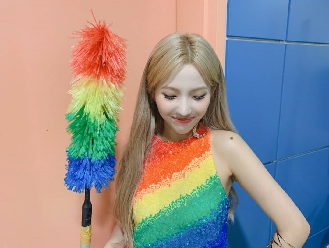 So-yeon of group (G)I-DLE has revealed a cute figure.So-yeon posted a photo on the official Instagram page of (G)I-DLE on Tuesday with The Rainbow emoji.The photo shows So-yeon in the Rainbow-colored costume, laughing at the same dusty figure she holds together.The netizens responded that they were pretty dead and My sister is so cute.Group (G)I-DLE, which So-yeon belongs to, has recently released a new song, DUMDi DUMDi, which continues its activities.Photo = (G) Official Instagram of I-DLE