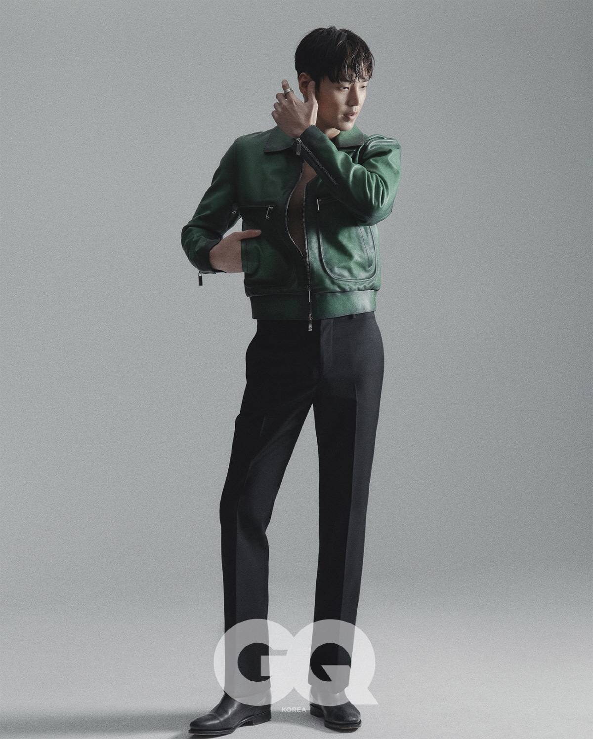 A picture of Lee Tae-hwans understated sexy was released.Actor Lee Tae-hwans picture, which recently showed an extraordinary transformation of acting through JTBCs Elegant Friends, was released through the mens magazine GQ KOREA.Lee Tae-hwan in the public picture captures the eye with superior physical and warm appearance.Leather, denim, white T-shirts, and other styles with their own feelings, perfecting the sexy charm captivated the woman.In an interview with the picture, Lee Tae-hwan said, It was a villain that I would not have a stronger role in the future. I was nervous while shooting, but later I seemed to have put it down completely and postponed it. I recalled.As for the job of Actor, Happiness and pain seem to coexist together.It is really happy to meet with many people and to feel indirectly the feelings that I will not experience for the rest of my life.  When someone sympathizes with the Characters and ambassadors, I am proud when what I wanted to express is delivered to people. In addition, he appeared in SBS entertainment Park Jang Deso and got the nickname love newborn baby. I do not think it is a good style to actively love, but I want to try love straight before the end of my 20s.I conveyed my honest heart.Lee Tae-hwan made a special appearance as a golf instructor in the JTBC gilt drama Elegant Friends. He made a strong impression on viewers by performing a modifier called Perfect Billon.Lee Tae-hwan, who was called end stiller by sweeping the ending at the beginning of the play, left the death of Jugangsan as a mystery axis and played a big role more than a special appearance.Meanwhile, Lee Tae-hwans more detailed interviews and pictures can be found in the September issue of GQ KOREA.