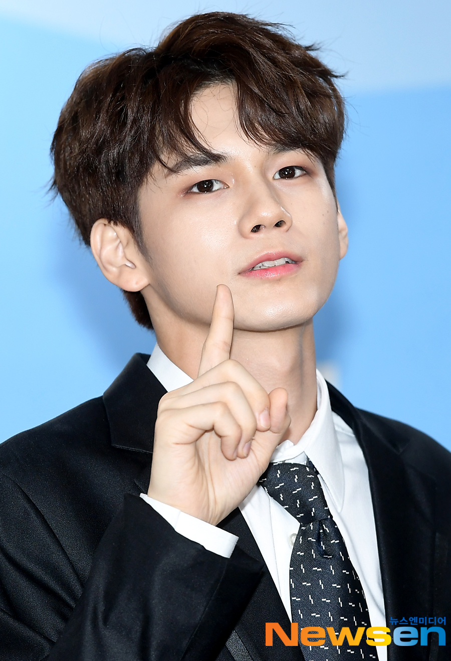 Happy Birthday! Happy Ong Seong-wus Day!Singer and actor Ong Seong-wu from the group Wanna One celebrated his 26th birthday.Ong Seong-wu was born in Incheon on August 25, 1995, and is a singer and actor who majored in practical dance at Hallym Entertainment Arts High School and acting arts at Dongseoul University.Ong Seong-wu debuted as a group Wanna One with his beautiful appearance, stable vocals and dance skills through Mnet Produce 101 season 2, 2017, and he became a popular entertainment artist with various programs such as Master Key, Running Man, Deacons Universal, Point of Battery Interference, Radio Star and Jungles Law.The Number of Cases is a drama depicting the real youth romance of two men and women who love each other for 10 years. Ong Seong-wu is a charming man who has been ringing the hearts of women since his school days, and plays the role of photographer Lee SooOng Seong-wu is expected to delicately solve the changing feelings of Lee Soo, which was indifferent to others and cold with the wounds received from parents during childhood.Ong Seong-wu is also continuing his career as a solo singer.Following the first digital single WE BELONG released in January 2020, he grew up as a singer-songwriter by releasing his first mini album LAYERS, which he wrote and composed all songs in three months.Ong Seong-wu, who confessed that it is a dream to move on to me without losing me.Lets take a picture of the shining moments of Singer and actor Ong-woo, who is continuing the big up-and-coming in various fields such as acting, entertainment, and music with his natural sense and artistic sense.Jung Yu-jin