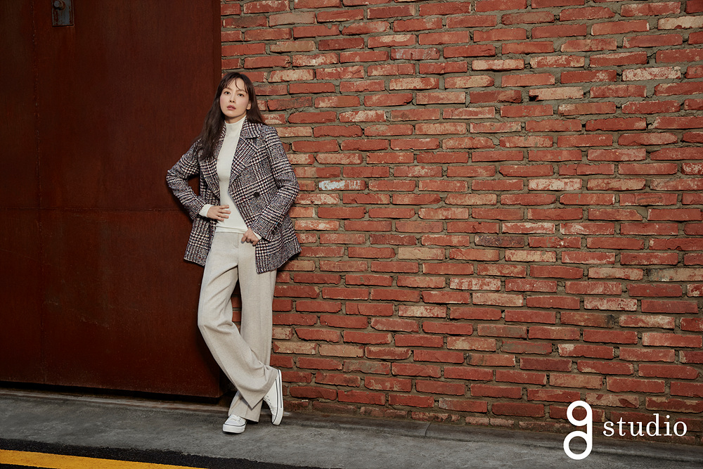 Actor Lee Na-youngs cutumn fashion picture has been released.G Studio announced the launch of the 20FW Collection Grand, marking the second anniversary of the brands birth, and released a picture with Muse Lee Na-young on the 25th.Lee Na-young in the public picture shows beautiful beauty with fashion items that are light and warm in the everyday life of winter season but did not miss Elegance.Lee Na-young in the picture shows a lovely blouse knit styling that is good to wear daily, while in another picture, he completed a luxurious look with a charming tweed pattern Picot, G Studios signature mink Full Metal Jacket muffler set, which can complete perfect styling even if given only one out of autumn and winter season.He also shows feminine styling, which looks like a petal with a matching tulle knit skirt with mink Full Metal Jacket, and suggests styling that can shine in the upcoming 20 FW season routine.