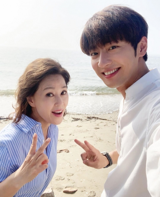 Actor Lee Sang-yeob expressed his affection for Cha Hwa-YeonLee Sang-yeob told his Instagram on the 25th, My favorite Cha Hwa-Yeon senior and #Once she came in.And posted a picture.The photo shows Lee Sang-yeob and Cha Hwa-Yeon on the beach, both of whom are posing V with their hands, a bright smile around their mouths.The netizens who responded to this responded, Will you reunite soon? And I love you.Meanwhile, Lee Sang-yeob and Cha Hwa-Yeon are appearing on KBS 2TV weekend drama Ive been to once.