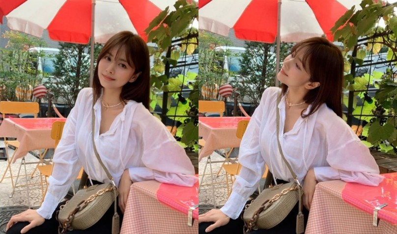 Actor Han Bo-reum has released a picture of the past and has been in the spotlight.Han Bo-reum posted a picture on his Instagram on the 25th with an article entitled # Today, or the day when the sunshine was good. Wait. We will come again.In the photo, Han Bo-reum is sitting under a facing left with Woman with a Parasol, looking at the sunshine.Han Bo-reum, who is dressed in white blouse and black pants, reveals a refreshing and pure charm in everyday life.On the other hand, Han Bo-reum will find viewers through KBS weekend drama Oh Samgwang Villa.
