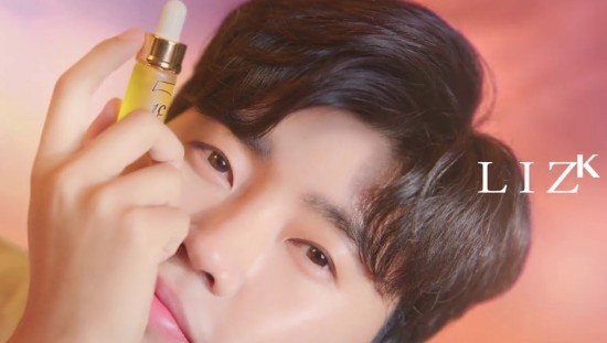 Lim Young-woongs visuals pulls out Eye-catchingOn the 25th, LeedsKei YouTube channel posted a video titled Lim Young-woong X First 5 CF 15 seconds video release!In the video, there is a picture of Lim Young-woong, who is showing off his unique charm.His warm visuals caught the attention of fans.Lim Young-woong was selected as a new model for LeedsKei Cosmetics in March.Meanwhile, Lim Young-woong is currently playing a big role in Mulberry monkey school and Colcenta of Love.In the 16th episode of TV CHOSUN Mulberry Monkey School, which will be broadcast on the 26th (Wednesday), Mr. Trotman F4 will train his music through the national soccer hero Lee Dong-gook, the lovely national five-sister re-enactment, Jae-ah, Seol-ah, Su-ah and Xian through the first physical education class.Mr. Trotman F4 could not hide his excitement before meeting Lee Dong-gook, and Lim Young-woong, a football steam fan who revealed Lee Dong-gook as his soccer legend, could not hide his mouth that ascended to the excitement and joy that he could not hide from early morning.Moreover, Lim Young-woong said, Lee Dong-gook is a hero of the Republic of Korea! It is like a dream to meet in person.TV CHOSUN Mulberry monkey school 16 times will be broadcast at 10 pm on the 26th (Wednesday).
