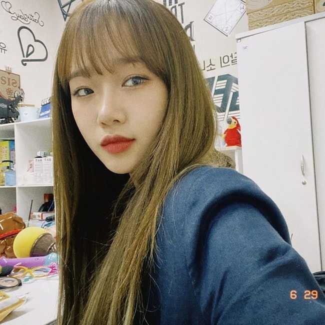 Girls group Weki Meki member Choi Yoo-jung reported on the current situation.On August 26, Choi Yoo-jung posted a hashtag on his Instagram with a picture.Choi Yoo-jung in the public photo attracts attention with his mature appearance. He focuses his attention with long straight hair and alluring red lip makeup.Weki Meki, who belongs to Choi Yoo-jung, acted as OOPSY in June.#Weki Meki #WEKIMEKI #CHOIYOOJUNG #Choi Yoo-jung #YOOJUNG #Yu-Jeong