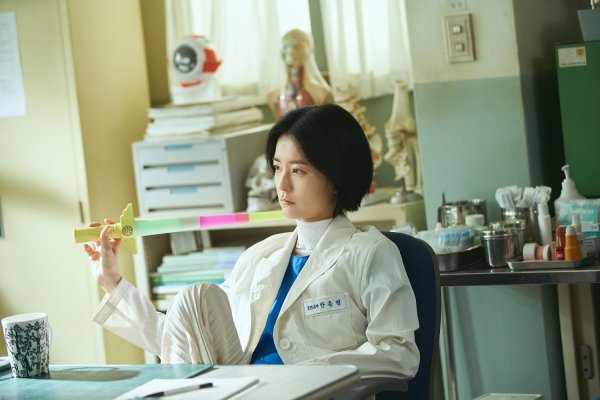 Kim Hyun-jung (the brilliant empire of film history) is planning, and Keith Park Sung-hye is producing and raising womens power.The School Nurse Files, a news-stealing show that shows a youthful and special worldview, will be released worldwide on September 25th on Netflix only.