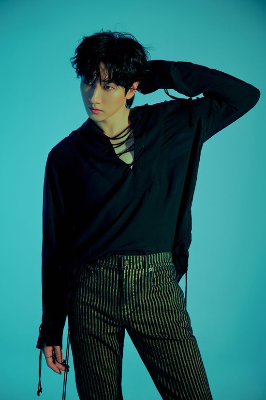 Eunhyuks personal Teaser Image, which reflects the atmosphere of the group Super Junior-D & Es Mini 4 album, was released.Super Junior-D & E uploaded Eunhyuks personal Teaser photos through Super Juniors official SNS at 0 am and 10 am on the 26th.In the open image, Eunhyuk has added maturity by wearing only the best suit without a shirt in a beige suit, and in other photos, he wears a black shirt and striped pants to create a modern atmosphere.Super Junior-D&Es fourth mini-album BAD BLOOD (Bad Blood), which is scheduled to be officially released at 6 p.m. on September 3, includes five songs, including the title song B.A.D (Bad).Among them, the song To You (Tomorrow) is a rock ballad genre song that doubles the sadness by putting string melody on a calm piano line and energyy electric guitar track.In the lyrics, Eunhyuk expresses the regret of a man who realizes the importance of his lover only after breaking up, and Eunhyuk participates in the lyrics and raises expectations.Super Junior-D&Es Mini 4 album, which will be released in three types of COLD BLOOD (Cold Blood), HOT BLOOD (Hot Blood), and BALANCE (Balance), can be purchased at various on-line and off-line record stores.Photo: SJ Lable