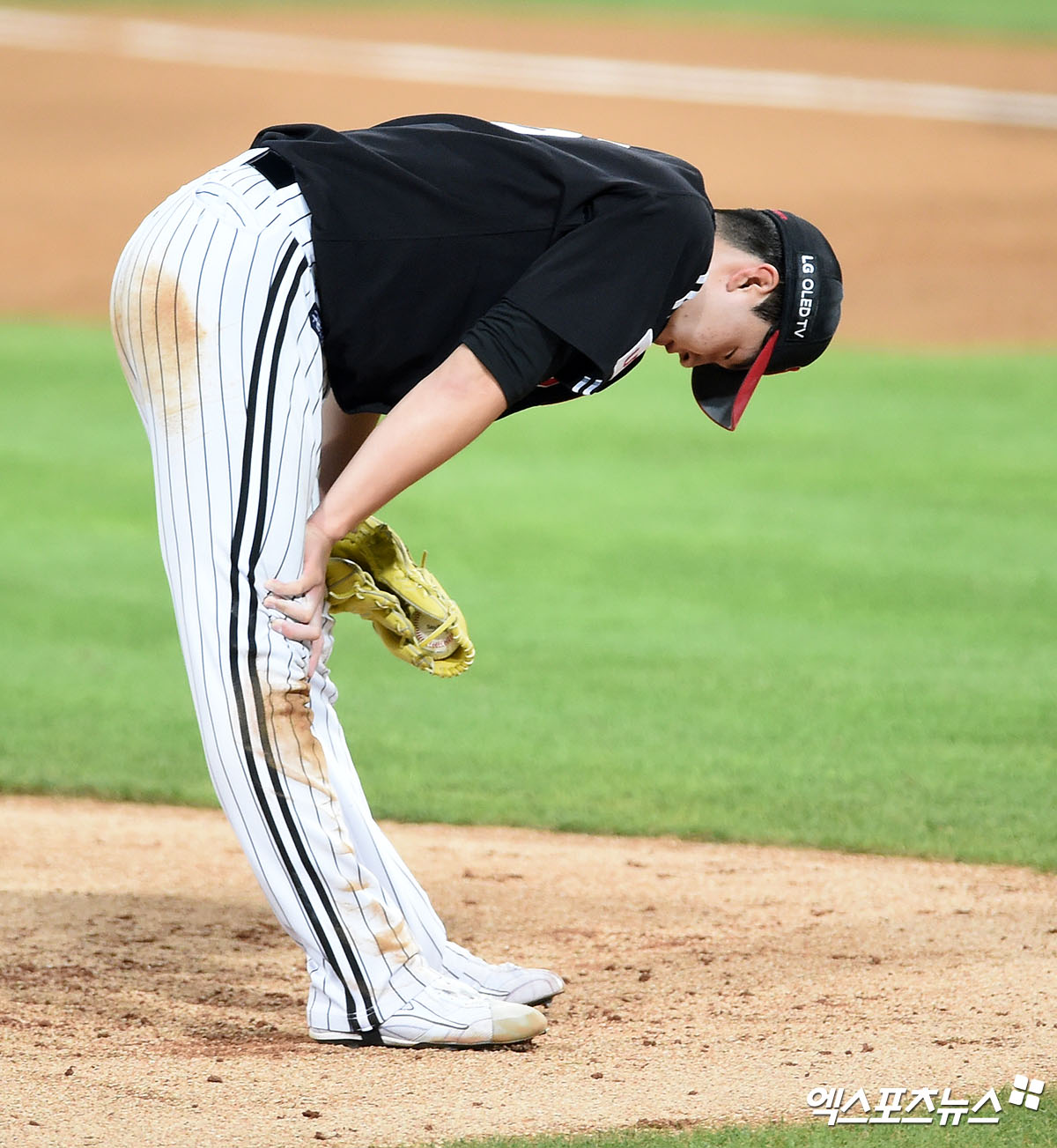 LG Twins and Samsung Lions Lions game of the 2020 Shinhan Bank SOL KBO League held at Deagu Samsung Lions Park on the afternoon of the 26th, and one-out LG starter Lee Min-ho is appealing for Pained after he lined up the ball of Samsung Lions Koo Ja-wook.