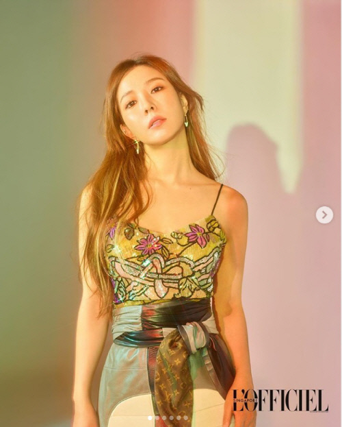 BOA, blue-colored plus uritis plus alluring charmThe BOA posted several pictures with Loficiel Singapore on his SNS on the 27th.In 2000, at the age of 14, he debut as the youngest idol.It was a picture of the shining today of BOA.In another picture, the aura of an alluring woman was blown in black and white photographs.Meanwhile, the BOA is 20th AnniversaryOn the 25th, I sent a letter to the fans.Hi, BoA (BOA), who turned 20 as a singer, and I started singing because I liked dancing. I already started 20th Anniversary.I feel like Im just an adult as a singer, he said. I think the life of Singer BOA was much longer than the life of the human book BOA.When I was a child, I was as curious and funny as I was. Sometimes I wanted to see how long this happiness would last. BOA, which appeared in the music industry in 2000 with the debut song ID; Peace B (ID; Pisby), which was 14 years old, collected a big topic at the same time as debut.Since then, she has been loved by the public for numerous hits such as No.1 (number one) and Atlantis Girl.Japan and Asia led the Korean wave craze and the glorious nickname of Asias Star