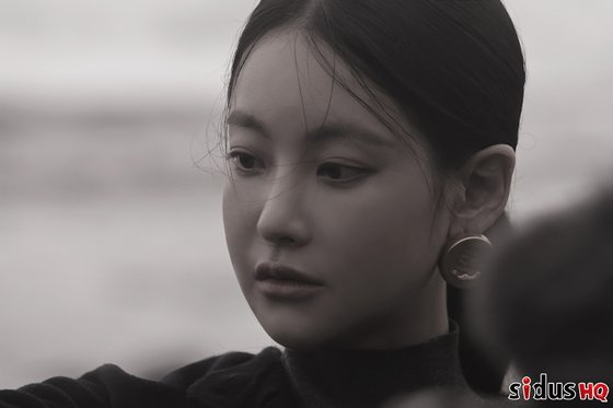 Its an image like Music Video on the other hand.On the 27th, Oh Yeon-seos Allure Korea pictorial behind-the-cut is released, and Oh Yeon-seo in the photo boasts beautiful beauty in the contrasting black and white mood.Oh Yeon-seo is a simple white look that emits a pure yet soft charm, while in the black and white cut of the urban feeling, it completes the picture with deep eyes with a charismatic charismaOh Yeon-seo, who has been able to digest various concepts to be called a pictorial craftsman, makes even the behind-the-scenes cut admiration.On the other hand, Oh Yeon-seo is expected to make a new transformation by playing the role of Kyu Ok, the president of the best beauty shop in the drama, by confirming the return of the screen with the movie Apgujeong Report (Gase) in the last three years.