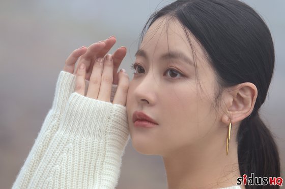 Its an image like Music Video on the other hand.On the 27th, Oh Yeon-seos Allure Korea pictorial behind-the-cut is released, and Oh Yeon-seo in the photo boasts beautiful beauty in the contrasting black and white mood.Oh Yeon-seo is a simple white look that emits a pure yet soft charm, while in the black and white cut of the urban feeling, it completes the picture with deep eyes with a charismatic charismaOh Yeon-seo, who has been able to digest various concepts to be called a pictorial craftsman, makes even the behind-the-scenes cut admiration.On the other hand, Oh Yeon-seo is expected to make a new transformation by playing the role of Kyu Ok, the president of the best beauty shop in the drama, by confirming the return of the screen with the movie Apgujeong Report (Gase) in the last three years.