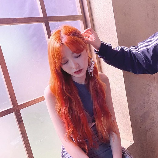 Group Lovelyz member Ryu Su-jeong has reported on the latest.Ryu Su-jeong posted several photos on his Instagram on the 28th with a short Point of a battery manager brother.The photo shows Ryu Su-jeong sitting at the window and holding his eyes. He transformed into an orange hair and captivated his fan with his fresher beauty.Meanwhile, Lovelyz, which belongs to Ryu Su-jeong, will release the mini-7 album Unforgettable (UNFORGETTABLE) on September 1.
