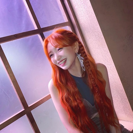 Group Lovelyz member Ryu Su-jeong has reported on the latest.Ryu Su-jeong posted several photos on his Instagram on the 28th with a short Point of a battery manager brother.The photo shows Ryu Su-jeong sitting at the window and holding his eyes. He transformed into an orange hair and captivated his fan with his fresher beauty.Meanwhile, Lovelyz, which belongs to Ryu Su-jeong, will release the mini-7 album Unforgettable (UNFORGETTABLE) on September 1.