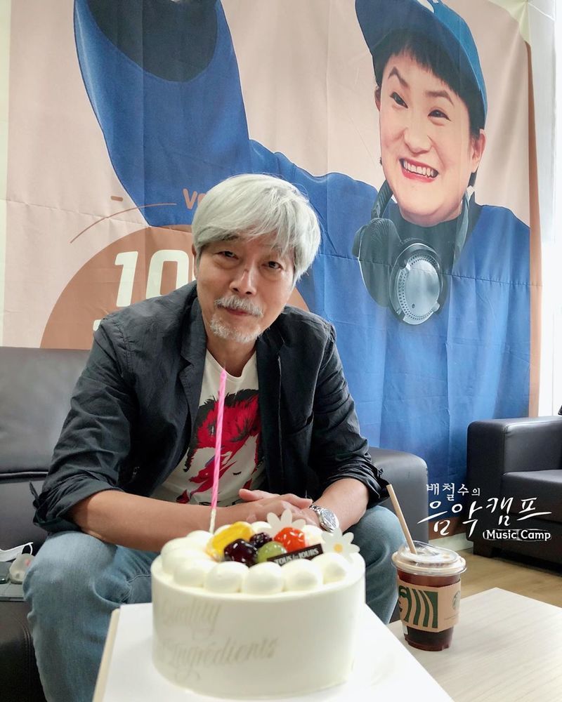 Singer Bae Chul-soo has celebrated her 68th birthday.MBC FM4U Bae Chul-soos Music Camp official Instagram posted video and photos on August 28 with the article The (small) birthday party of the withdrawal DJ prepared by the production team of Bacam.Inside the video and photos were images of Bae Chul-soo, who had a birthday cake in front of him; Bae Chul-soo is brightly Smileing toward the camera.Bae Chul-soos chic Aura catches the eyedelay stock