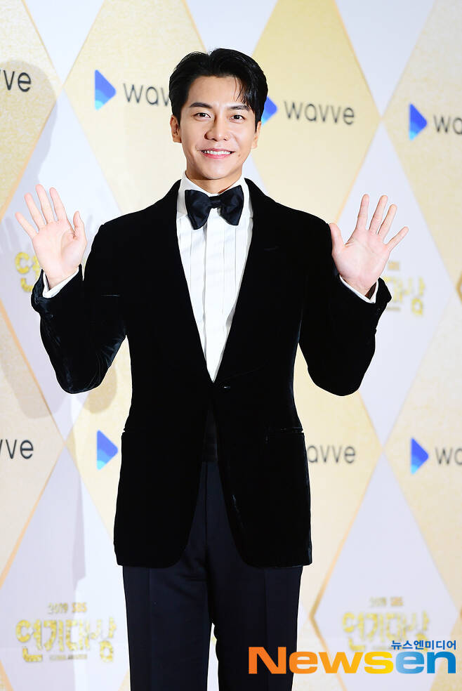 Lee Seung-gi side reveals tough will to sue flamerLee Seung-gis agency, Hook Entertainment, announced on August 28th that the flamer complaint was proceeding through its official website.The agency said, In the case of the Judgment of the Judgment on August 19, 2020 in the Daegu District Court, the court announced that the judge had made a fine of 5 million won for the flamer and was confirmed.We are also considering civil damages claims in addition to penalties, and we are going to keep the policy of asking the flammers to the end of civil liability.The remaining cases of the suspects are currently being filed by the suspects Spirited Away, and the prosecution has been suspended (a wanted order) by the prosecutor, he said. There are certain flamers who appeal to the victims, but we are proceeding to be legally disposed without any agreement.We are preparing for additional flamer complaints with Liu, a law firm, by integrating the contents of the fans report and our own monitoring data, he said. We will continue to take all possible legal measures to protect the honor of our artists, and we will do our best to respond strongly without any preemption for a healthy Internet culture.