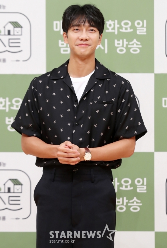 Singer and actor Lee Seung-gi has revealed his tough stance on the flammer.HOK ENTERTAINMENT said on the 28th, On the 19th, Deagu District Court Sangju Sangmu FC support, we made the judgment of 5 million won for Fines to the flamer and confirmed it.HOOK ENTERTAINMENT said, In addition to Fines, we are also considering civil damages claims, and we will keep the policy of asking the flammers to the end of civil liability.The skin of the user is currently specified, and the remaining complaint is suspended by the prosecutor due to the disappearance of the skin of the user, he said. We are also proceeding to make sure that family members are legally disposed of without any agreement, even if there is a specific flammer appealing for the right.HOK ENTERTAINMENT said it is preparing additional flammer complaints with RIU Hotels, a law firm, based on the contents of the fans reports and self-monitoring data.Next, HOOK ENTERTAINMENT posted on Lee Seung-gis official websiteHi, Hook Entertainment.This is a notice regarding the ongoing flamer complaint.In the case of the Judgment of the Suspension in the Deagu District Court Sangju Sangmu FC support on August 19, 2020, the court ruled that Flamer had the Fines 5 million won in the middle of the complaint.In addition to Fines, we are also considering civil damages claims, and we are trying to keep the policy of asking the flammers to the end of civil liability.The other charges, which are currently specified in The skin of the user, are not known to the skin of the user, and the prosecution has been suspended (a wanted order) by the prosecutor.There is also a specific flammer that appeals to the family, but it is proceeding to be legally disposed of without any agreement.In addition, we are preparing to file an additional flammer complaint with RIU Hotels, a law firm, by integrating the contents of the report and the monitoring data of our own.We will continue to take all possible legal action to protect the honor of our artists, and we will do our best to respond strongly to any strong legal action for a healthy Internet culture.Thank you.